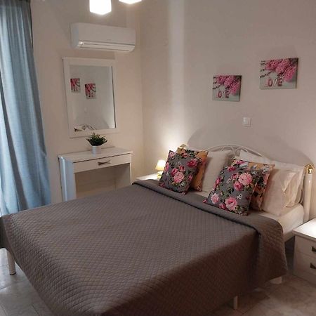 Lilis Apt In Center With Sea View Karpathos Buitenkant foto